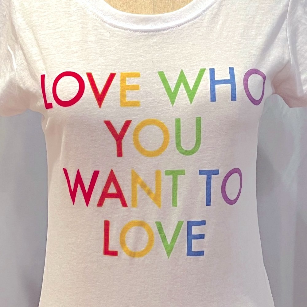 🌈 Women's Rainbow Pride T-shirt - Small 🌈